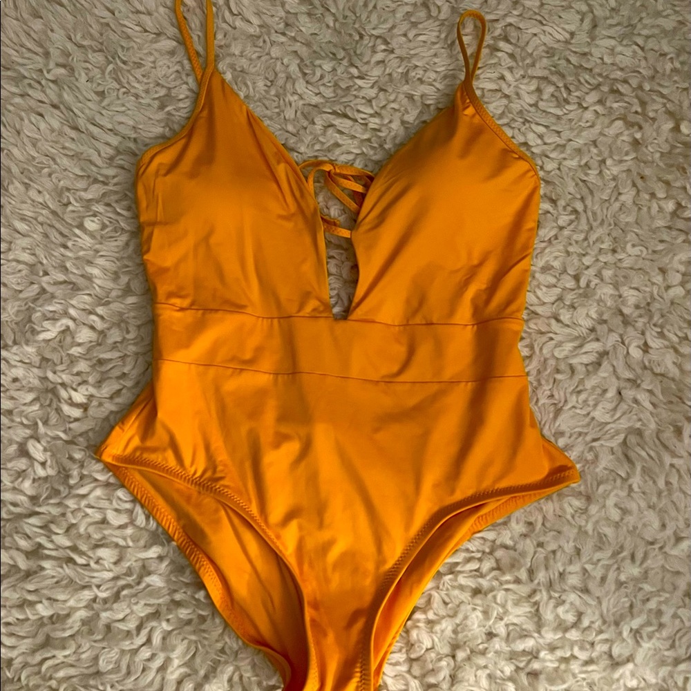 One-piece bathing suit